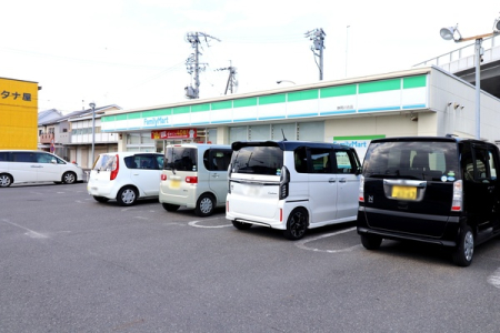 周辺環境 【コンビニ】ファミリーマート静岡川合店：590�u【駐車スペース】10台可。
