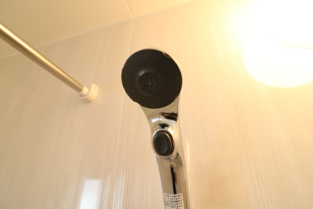 その他　同仕様写真。
ボタンを押してシャワーのお湯をとめられます。
節水につながります。