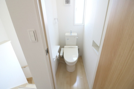 トイレ 1.2階ともにウォシュレット機能付きのトイレ。
毎日の生活をより快適に！
