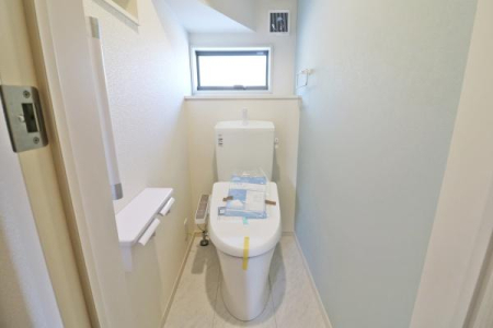 トイレ 1、2階ともにウォシュレット機能付きのトイレ。
