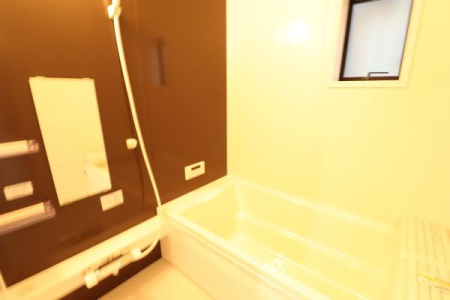 浴室 自動お湯張り機能・追い炊き機能つきのシステムバス。1坪タイプお風呂です♪