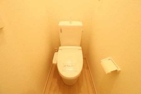 トイレ ウォシュレット機能付きのトイレ。
毎日の生活をより快適に！