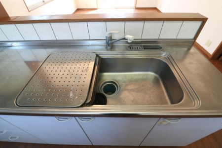 キッチン 広々としたシンク。
大きな調理器具も楽に洗えます！