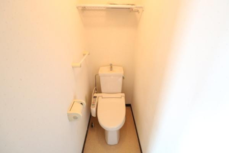 トイレ 1階ともにウォシュレット機能付きのトイレ。
毎日の生活をより快適に！