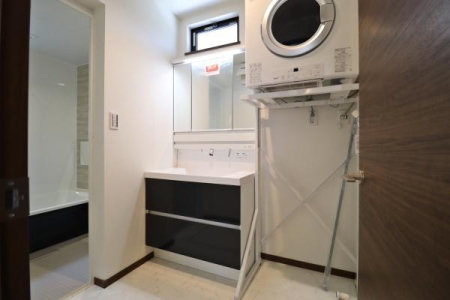 その他 同住宅メーカーの分譲住宅、施工例です。
洗面化粧台の洗面ボウルは16Lとゆったり使いやすい大容量。