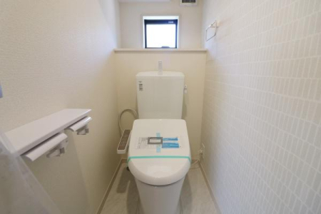 トイレ 1、2階ともにウォシュレット機能付きのトイレ。
毎日の生活をより快適に！