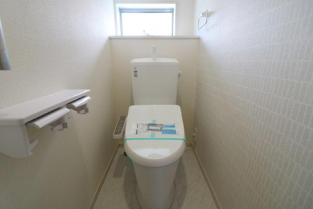 トイレ 1、2階ともにウォシュレット機能付きのトイレ。
毎日の生活をより快適に！