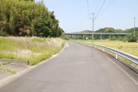 前面道路含む現地写真 南側から撮影した前面道路の様子です。
公道、幅員約6.08メートル。