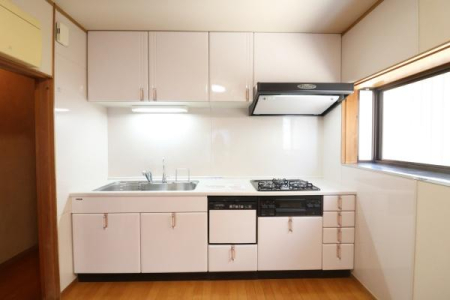 キッチン 白色を基調とした清潔感あふれるキッチン！
