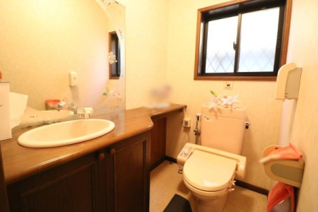 トイレ 「工夫ポイント3」あると便利な手洗い場！！収納も豊富。