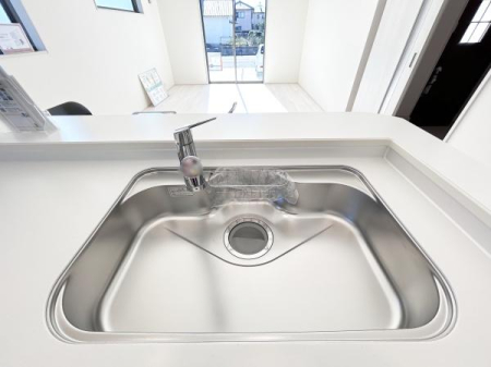 Lb` VN̗lqA\ɂ􂢕₷łB