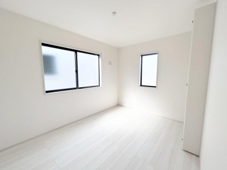 �m�� ��ʍ̌��Ŗ��邢�������Ȃ̂ŁA�����͏Ɩ����Ȃ��Ă��\���ł���
