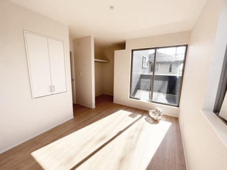 m EH[NCN[[bgtŐXy[XXbLł܂B
ql̈ߗނ₨Ȃǂ[ł܂B
