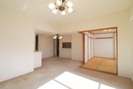 ���r���O 2�ʃo���R�j�[�̖��邢���r���O��