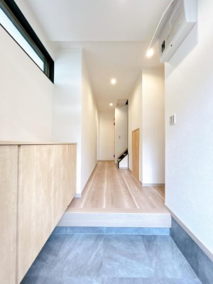 ���� ���ւ̓V���[�Y�{�b�N�X�����A�N���X�\��A�y�Ԃ͏��ނ̏㒣����s���܂����I