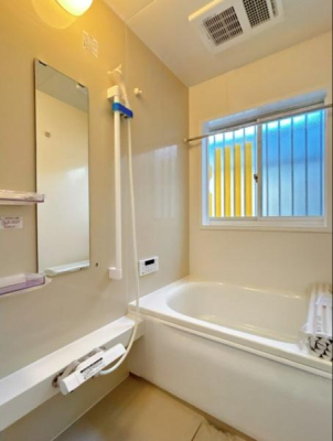 ���� �n�E�X�e�b�N���̐V�i���j�b�g�o�X�Ɍ����ς݁��G�ꂽ��Ԃł�����ɂ������H������Ă�����S�݌v�I