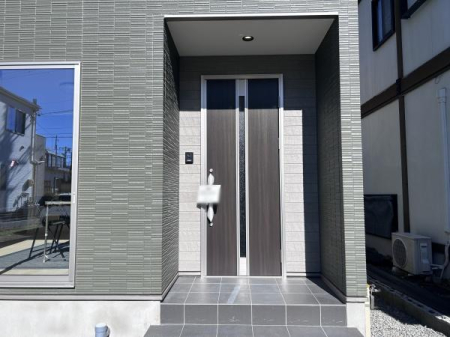 ���� ���փh�A�̃X���b�h���C������z�̌������閾�邢�G���g�����X�I
�s�u���j�^�[�t�C���^�[�z���ŃZ�L�����e�B�ʂɂ��z����
