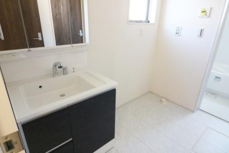 ʑEʏ ʏ̗lqB
V[thbT[