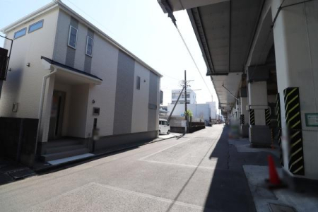 �O�ʓ��H�܂ތ��n�ʐ^ -