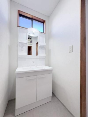 ʑEʏ XbLƂfUC̐ʉϑ͂|₷X^CbVȈۂłB
