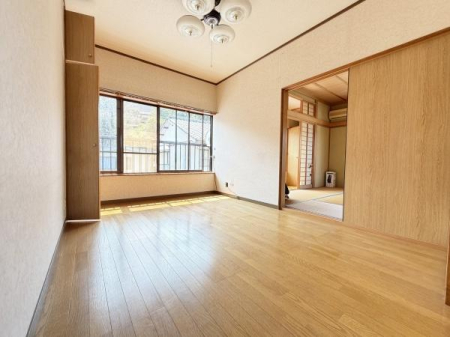 ���r���O �QF�m���A�ʊp�x����̎ʐ^�ł��B���C�t�X�^�C���̕ω��ɍ��킹�ėl�X�ȗp�r�ł��g�p�\��