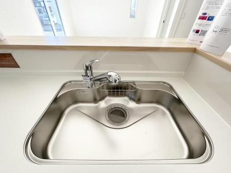 Lb` VN̗lqA\ɂ􂢕₷łB