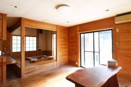 rO ݂ȂW܂郊rO͗žאڂ͘FŉȋԂɂȂĂ܂
؂̑fނ≷݂DȂqlɂXXłI