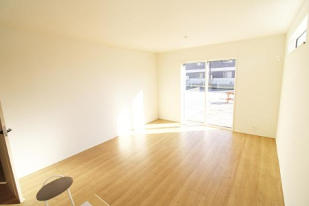 ���r���O �I�[�v���J�E���^�[�ōL����ƈ�̊��̂��郊�r���O�_�C�j���O�L�b�`���B
�Ǝ������ɂ���������Ԏ��ł��B
