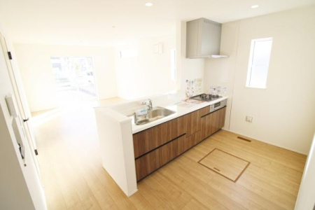 �L�b�`�� �ΖʃL�b�`���Ȃ̂Ń��r���O�ƈ�̊�������A�L�X�Ƃ�����Ԃ̒��Ŋy�����H���₨�َq��肪�o���܂��ˁ�
