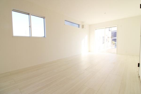 ���r���O ������z�������L����A���������ȋ�Ԃ��`�Â����Ă��܂��B���Ƒ��̏Ί�W�܂�e���̋�Ԃł�( �O�O )
