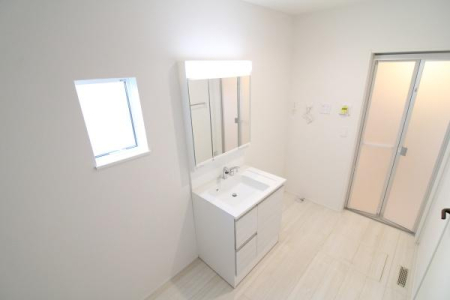 ���ʑ�E���ʏ� ��炵�����K�ɕς���V�����[�t���ʉ��ϑ���Ƃ�̐��ʃX�y�[�X�Œ��̐g�x�x���X���[�Y�Ɂ�
