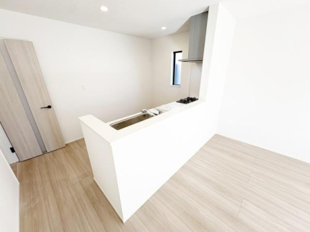 �L�b�`�� �L�X�Ƃ�����Ԃ̒��Ŋy�����H���₨�َq��肪�o���܂��ˁ�
���t���Ŋ��C����������ł��܂��I