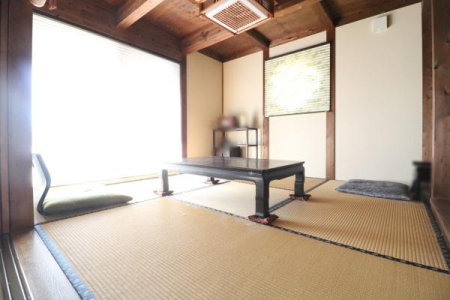 �a�� 1�K�쑤�̘a���ł��B�a�e�C�X�g���D���ȕ��ɂ͂��܂�Ȃ��I�V������ԁB�a���͏��������ʒu�ɂ���A���̒i�������p�������[���������܂��B