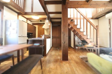 ���r���O �I�V�����ȃJ�t�F��f�i������悤�ȑf�G�ȋ�Ԃł��B��������K�i������̂������I�ł��B