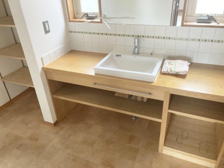 ���ʑ�E���ʏ� �X�b�L���Ƃ����f�U�C���̐��ʉ��ϑ�͂��|�������₷���X�^�C���b�V���Ȉ�ۂł��B
���[�������Ƃ�����|�C���g�ł��I
