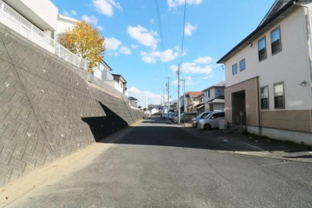 �O�ʓ��H�܂ތ��n�ʐ^ ���ʂ��ǂ�����U���̑O�ʓ��H