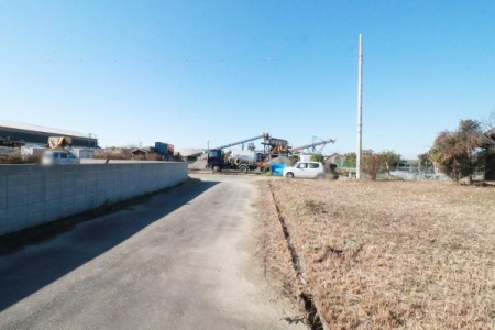 �O�ʓ��H�܂ތ��n�ʐ^ ��������̓��H�̗l�q