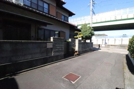 �O�ʓ��H�܂ތ��n�ʐ^ -