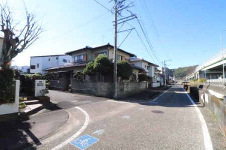 �O�ʓ��H�܂ތ��n�ʐ^ -