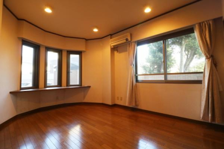 �m�� ��Q���Ƃ��Ďg���₷���A��8���̗m���B
���[�ɂ��z�������A���K�ȋ�Ԃł���