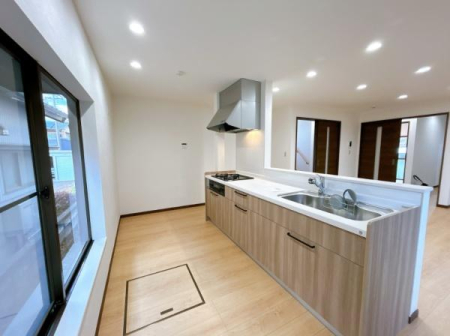 �L�b�`�� �ΖʃL�b�`���Ȃ̂Ń��r���O�ƈ�̊�������A�L�X�Ƃ�����Ԃ̒��Ŋy�����H���₨�َq��肪�o���܂��ˁ�
