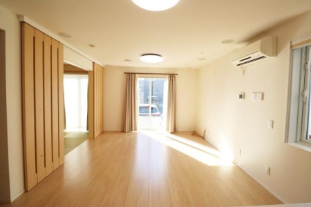 ���r���O -