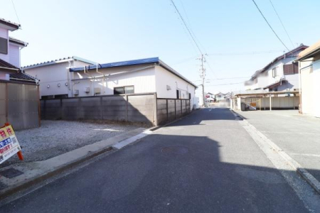 �O�ʓ��H�܂ތ��n�ʐ^ �������猩�����H�̗l�q��