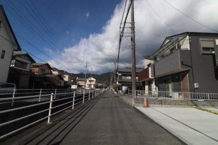 �O�ʓ��H�܂ތ��n�ʐ^ -