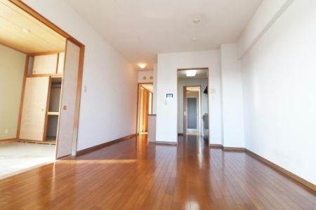 ���r���O -