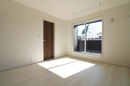 �m�� ��7���̂�Ƃ肠��2�K�m���́A��Q���ɂ��������߁I
�C���i�[�o���R�j�[�ɖʂ��Ă���A���邳�ƊJ��������������S�n�悢��Ԃł���