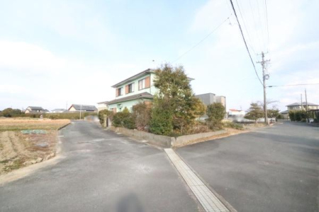 �O�ʓ��H�܂ތ��n�ʐ^ �����Ɠ쑤2�����̓��H�̗l�q