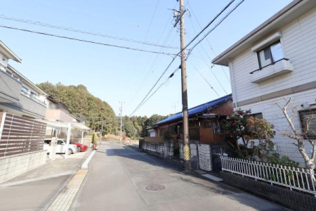 �O�ʓ��H�܂ތ��n�ʐ^ �O�ʓ��H�̗l�q�ł��I��ʗʂ͏��Ȃ��G���A�ł���