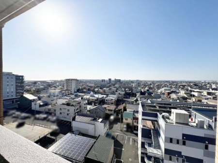 �Z�˂���̒��]�ʐ^ �o���R�j�[����̒��߂ł��B