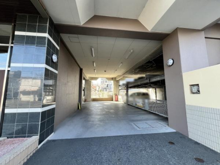  1�K�����͒��ԏ�X�y�[�X�ł�